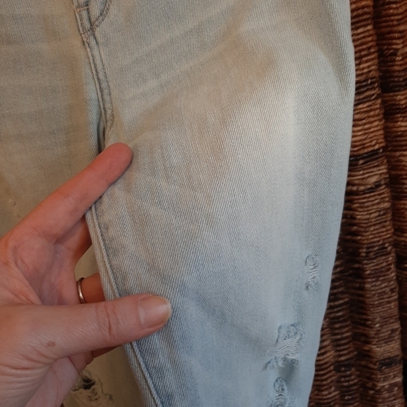 Abercrombie & Fitch 24 x 28 High Rise Distressed Light Wash Denim Skinny Jeans - Picture 15 of 16